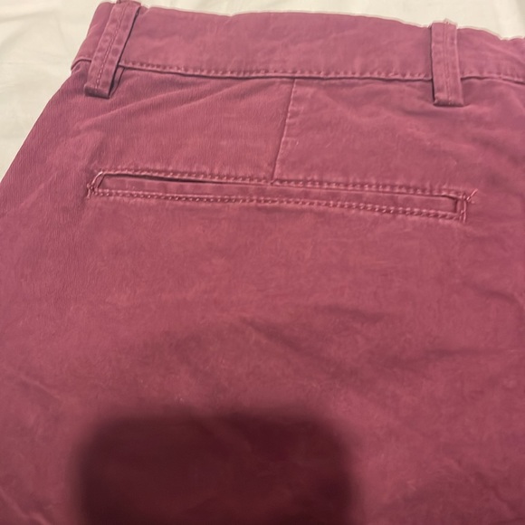 Gap 10 Inch Shorts- Waist 32- Maroon - Picture 3 of 4